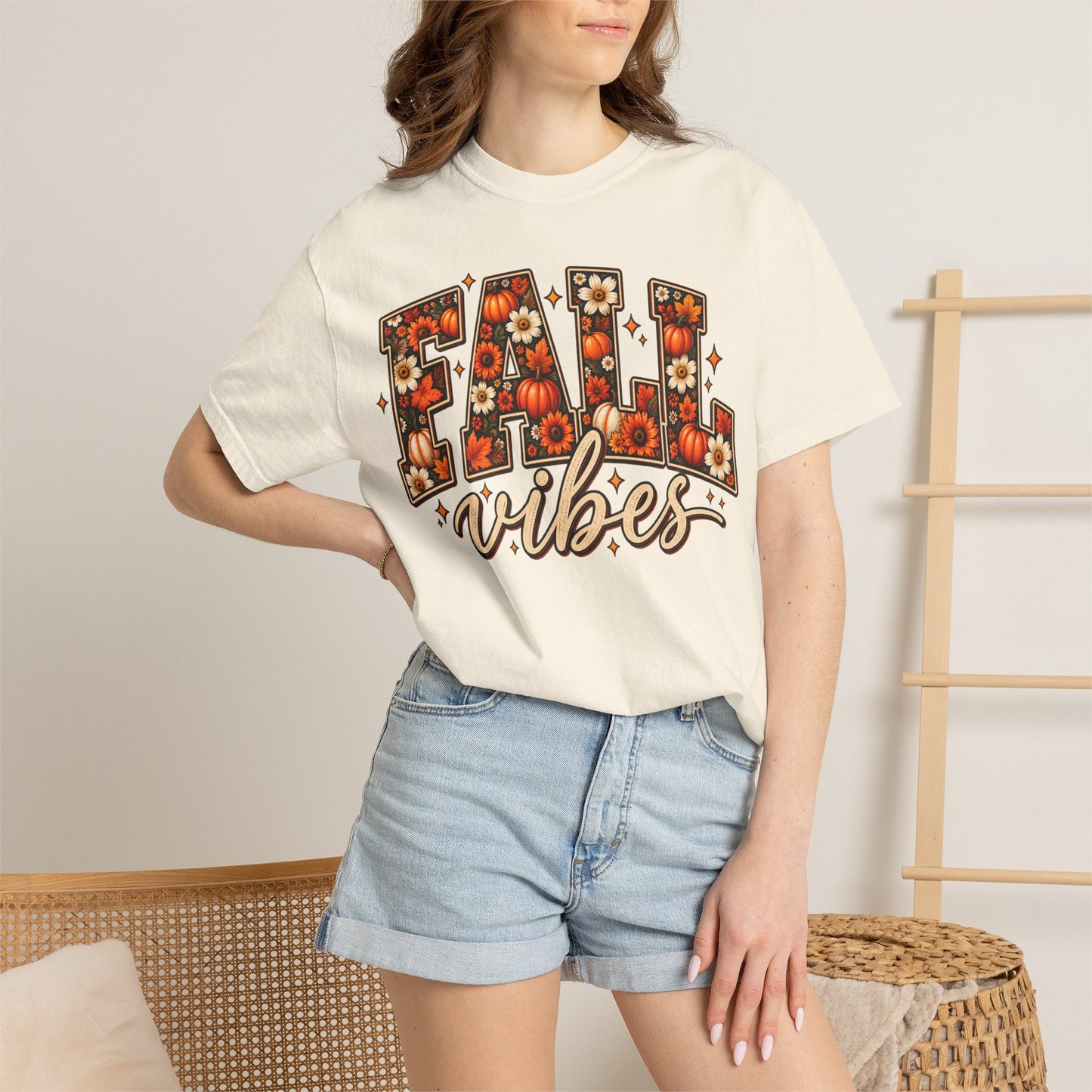Fall Vibes Graphic Tee – Pumpkin & Floral Autumn Shirt